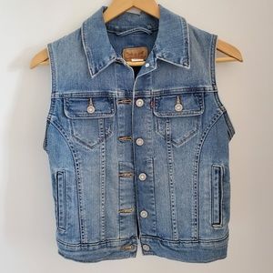 Levi Sleevless Jean Jacket